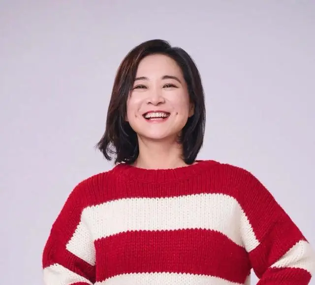 贾玲新片《转念花开》青岛杀青，反传销题材定档暑期档 资讯配图