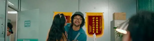 陈思诚《10间敢死队》上映首周末票房破3.2亿，豆瓣评分8.7 情报图