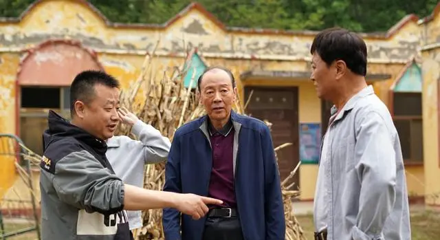 电影《大河少年》山东东明杀青 陈之辉饰驻村书记聂贵仁 现场图