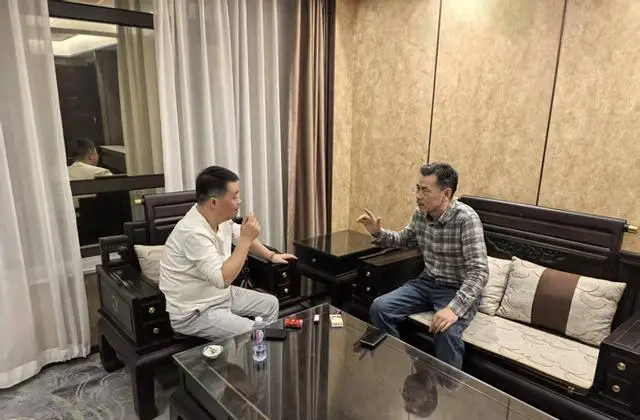 导演穆龙现身北京墅苑酒店 疑为新主旋律项目筹备 情报图